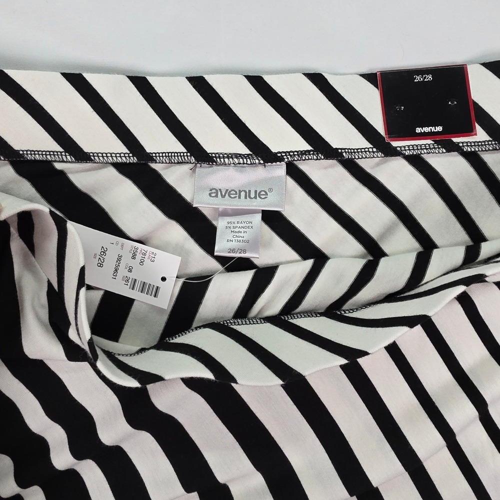 Avenue Womens Plus Size 26/28 Black White Striped Maxi Skirt NWT New - Picture 2 of 6